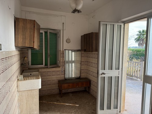 Villa Da Ristrutturare Con PdC Approvato Per Demolizione e Ricostruzione.